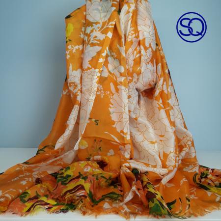 pañuelo fino seda flores naranjas.Tocados y complementos Sagrario Quilez (1)