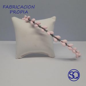 tiara de brotes de porcelana rosa. Tocados y complementos Sagrario Quilez