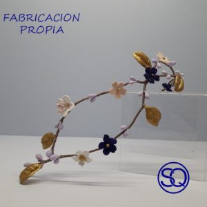 tiara doble flores de porcelana. Sagrario Quilez tocados y complementos (3